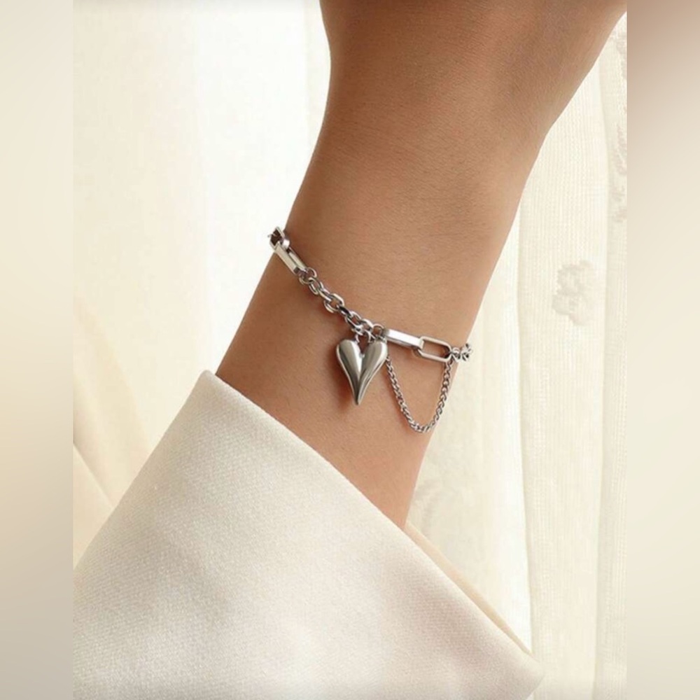 New Retro Hip-Hop Silvery Heart Bracelet Fashionable Stainless Steel